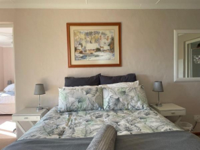 Slow Tides in a peaceful apartment setting near the Knysna Lagoon